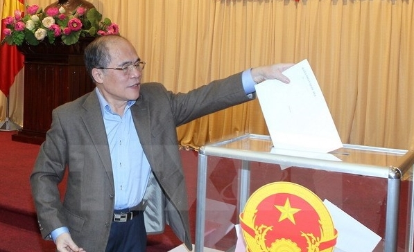 国会党委、信任投票